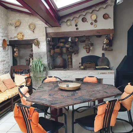 Chez Daniele Holiday home Lalbenque