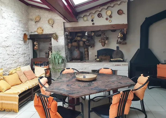 Chez Daniele Holiday home Lalbenque